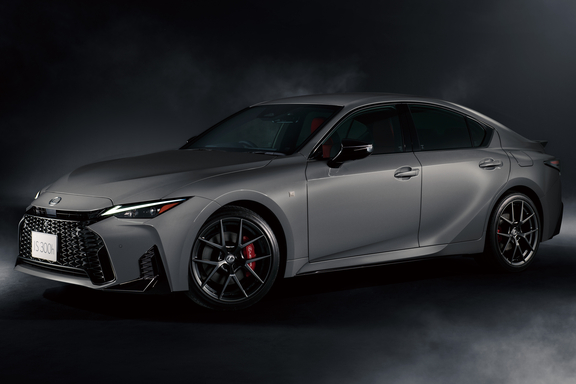 IS300h “F SPORT” 2WD