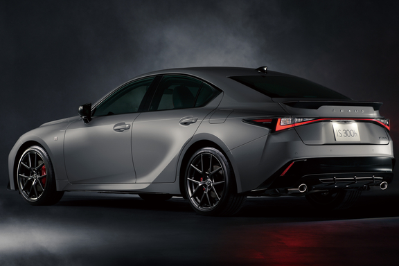 IS300h “F SPORT” 2WD